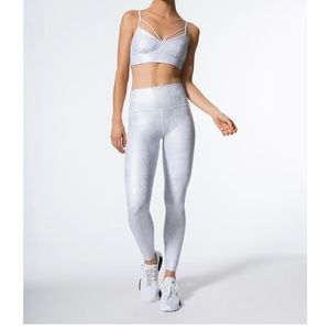 Alo Yoga High-Waist Legging in Metallic Silver XS